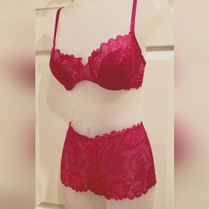 Victoria's Secret padded bra and matching boy cut panty. Never worn.